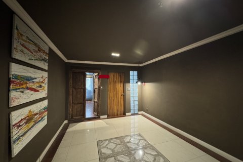 Condo à Bangkok, Thaïlande, 3 chambres № 82152 - photo 2