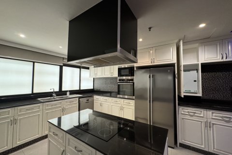Condo à Bangkok, Thaïlande, 3 chambres № 82152 - photo 5
