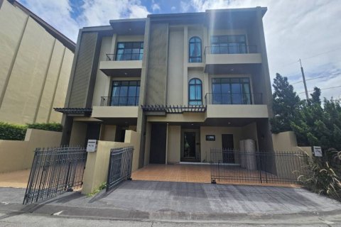 Townhouse in Hua Hin, Thailand 3 bedrooms № 132992 - photo 1