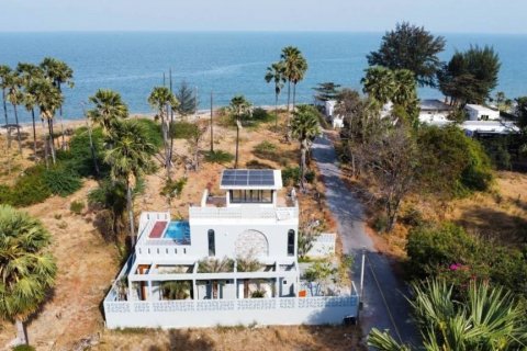 Villa in Hua Hin, Thailand 4 bedrooms № 120603 - photo 1