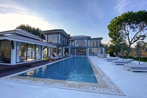 Дом в Хуа Хине, Таиланд с 4 спальнями № 125106 - фото 1