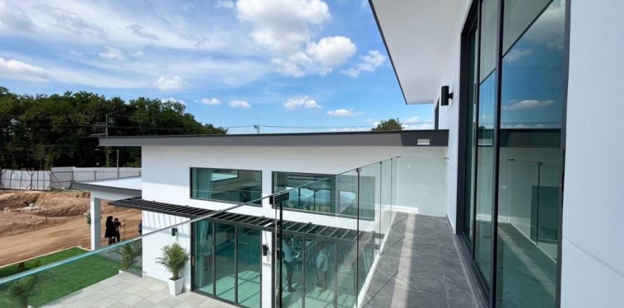 Вилла в Банг Ламунге, Таиланд с 4 спальнями  № 124663