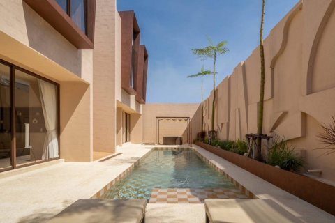 Villa in Pattaya, Thailand 5 bedrooms № 124665 - photo 1