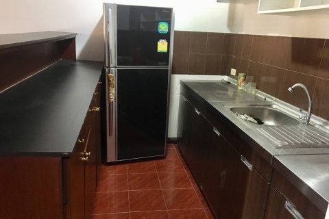 Condo in Bangkok, Thailand, 2 bedrooms  № 143789 - photo 6