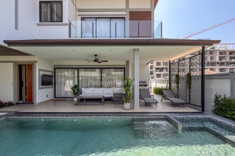 Дом в Паттайе, Таиланд с 4 спальнями  № 125732