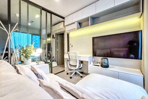 Condo in Bangkok, Thailand, 1 bedroom  № 120344 - photo 1