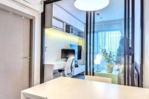 Condo in Bangkok, Thailand, 1 bedroom  № 120344 - photo 2
