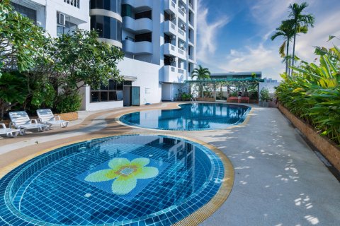 Condo in Watthana, Bangkok, Thailand, 2 bedrooms  № 126737 - photo 15