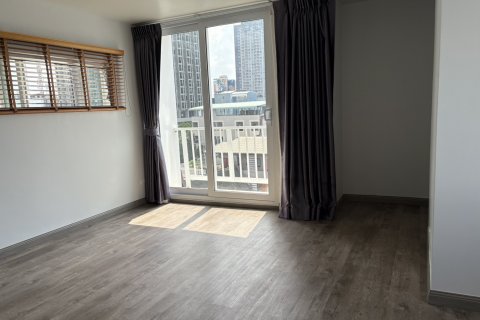 Condo in Watthana, Bangkok, Thailand, 2 bedrooms  № 126737 - photo 12