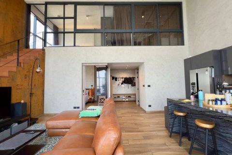 Condo in Bangkok, Thailand, 2 bedrooms  № 143237 - photo 1