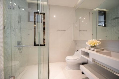 Condo in Watthana, Bangkok, Thailand, 2 bedrooms  № 123836 - photo 15