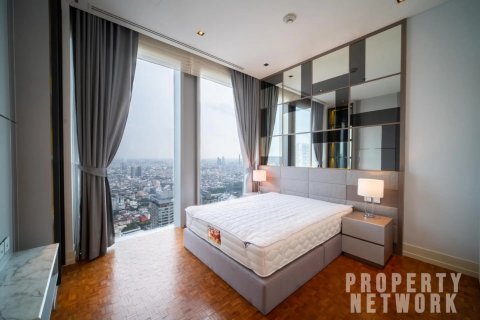 Condo in Bang Rak, Bangkok, Thailand, 2 bedrooms  № 123833 - photo 1