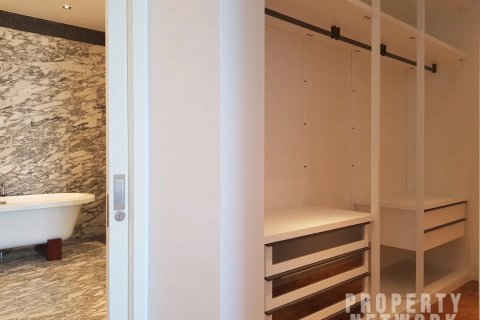 Condo in Bang Rak, Bangkok, Thailand, 2 bedrooms  № 123833 - photo 6