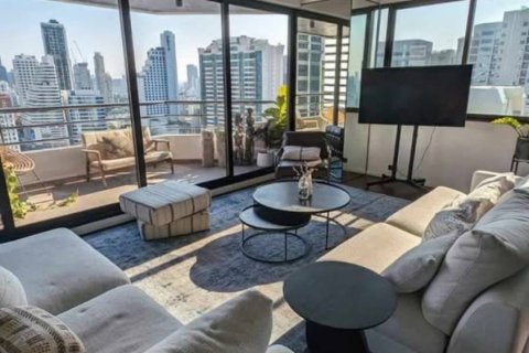 Лофт в Клонг Тоэй, Бангкок, Таиланд с 2 спальнями  № 132744 - фото 1