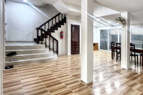 Townhouse in Bangkok, Thailand 4 bedrooms № 132747 - photo 6