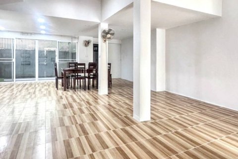 Townhouse in Bangkok, Thailand 4 bedrooms № 132747 - photo 4