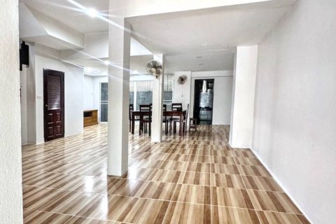 Townhouse in Bangkok, Thailand 4 bedrooms № 132747 - photo 3