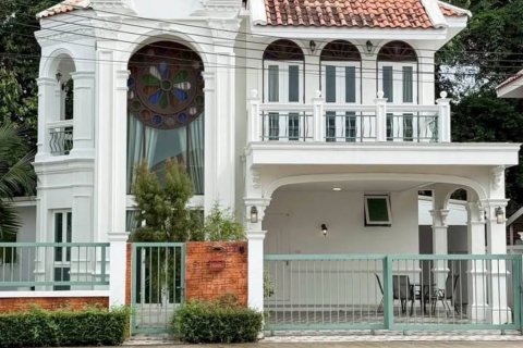 House in Ko Kaeo, Thailand 3 bedrooms № 132904 - photo 1