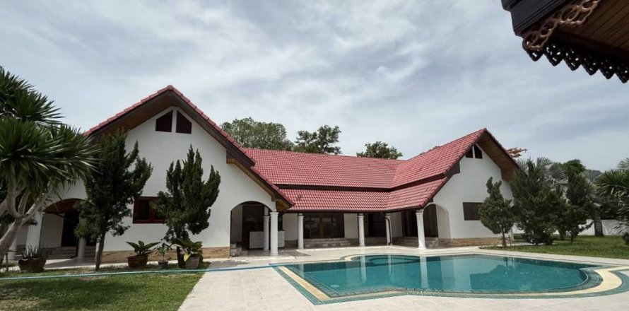 Вилла в Хуа Хине, Таиланд с 3 спальнями № 132941