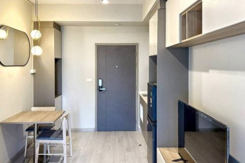 Кондоминиум с 1 спальней в Хуай Кванге, Бангкок, Таиланд № 132945 - фото 3