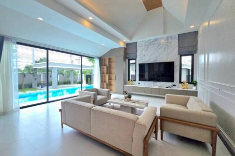 Villa in Pattaya, Thailand 3 bedrooms № 123309 - photo 2