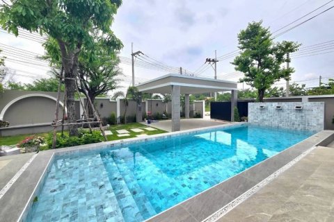 Villa in Pattaya, Thailand 3 bedrooms № 123309 - photo 1
