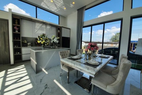 Villa in Pattaya, Thailand 3 bedrooms № 123308 - photo 2