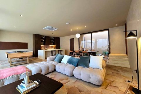 Вилла в Паттайе, Таиланд с 5 спальнями  № 132591 - фото 1