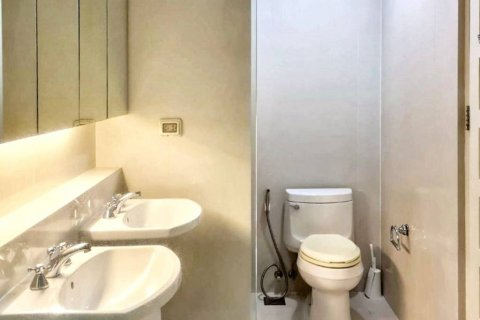 Condo in Bangkok, Thailand, 2 bedrooms  № 132820 - photo 6
