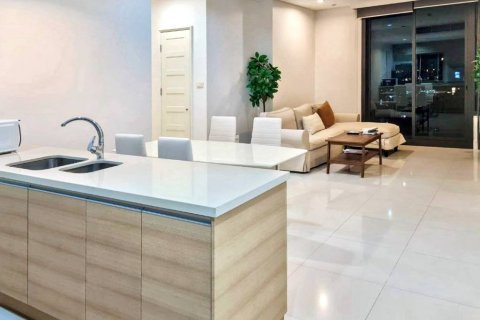 Condo in Bangkok, Thailand, 2 bedrooms  № 132820 - photo 2