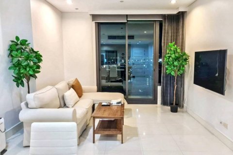 Condo in Bangkok, Thailand, 2 bedrooms  № 132820 - photo 1