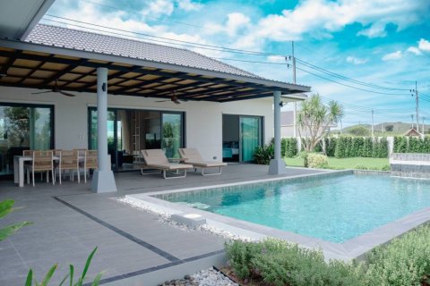 Villa in Hua Hin, Thailand 3 bedrooms № 132817 - photo 2