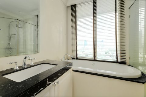Condo in Watthana, Bangkok, Thailand, 2 bedrooms  № 126566 - photo 11