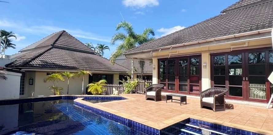 Villa in Kathu, Thailand 4 bedrooms № 124365