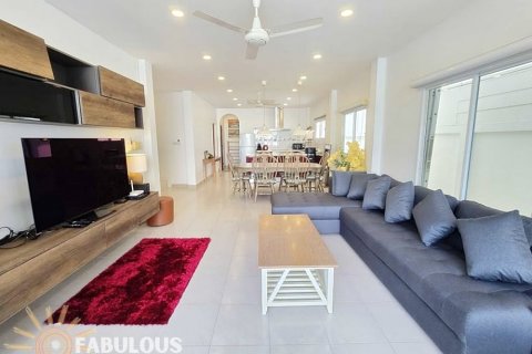 Villa in Kathu, Thailand 4 bedrooms № 124366 - photo 17
