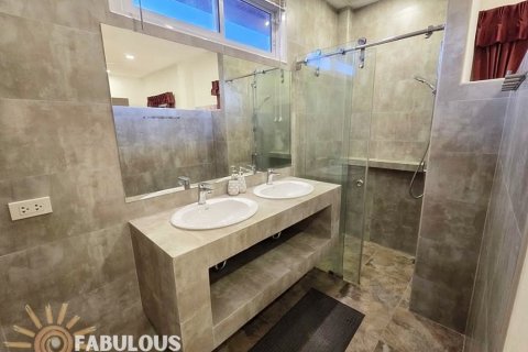 Villa in Kathu, Thailand 4 bedrooms № 124366 - photo 5