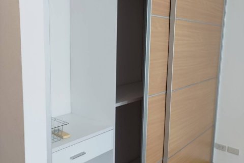 Condo in Bangkok, Thailand, 2 bedrooms  № 143256 - photo 8