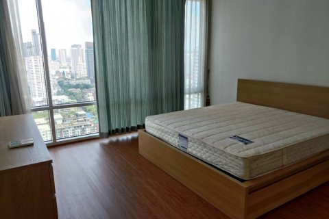 Condo in Bangkok, Thailand, 2 bedrooms  № 143256 - photo 4