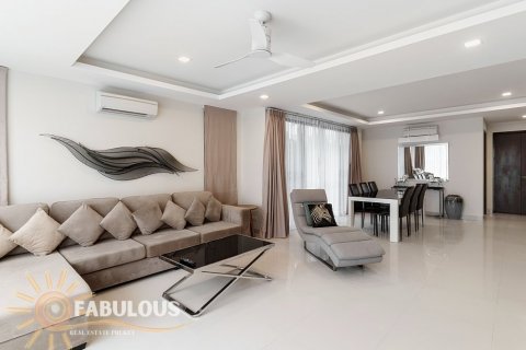 Villa in Phuket, Thailand 5 bedrooms № 124327 - photo 2