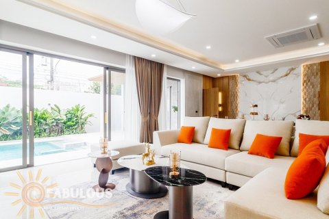 Villa in Phuket, Thailand 4 bedrooms № 124326 - photo 2