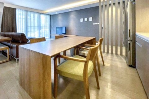 Condo in Bangkok, Thailand, 1 bedroom  № 132883 - photo 2