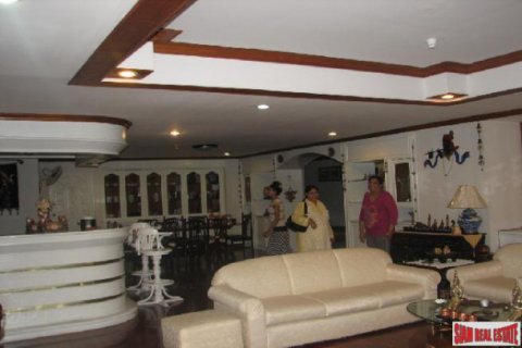 Квартира в Бангкоке, Таиланд с 5 спальнями  № 125640 - фото 13