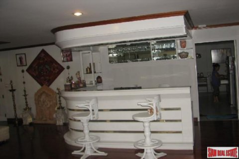 Квартира в Бангкоке, Таиланд с 5 спальнями  № 125640 - фото 15