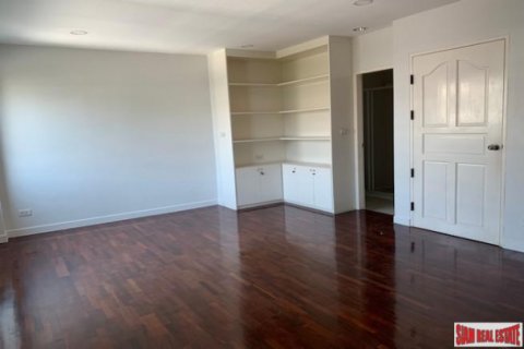 House in Bangkok, Thailand 5 bedrooms № 125636 - photo 11