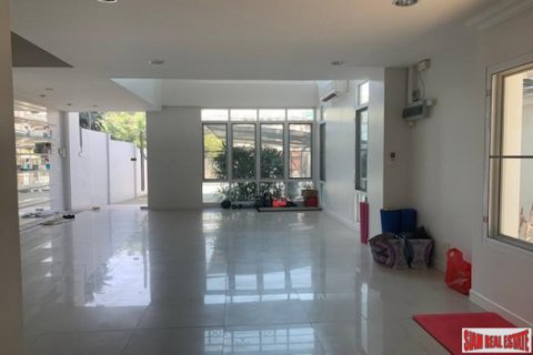 House in Bangkok, Thailand 5 bedrooms № 125636 - photo 22