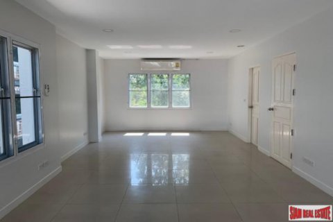 House in Bangkok, Thailand 5 bedrooms № 125636 - photo 15