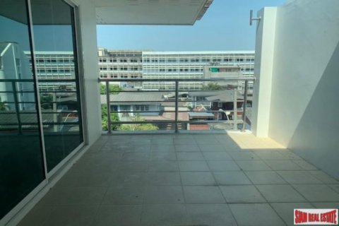 House in Bangkok, Thailand 5 bedrooms № 125636 - photo 2