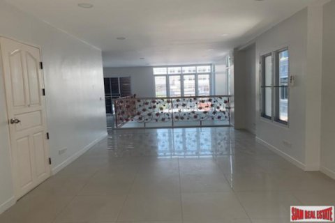 House in Bangkok, Thailand 5 bedrooms № 125636 - photo 16