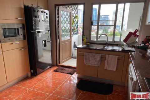 Apartment in Bangkok, Thailand 3 bedrooms № 125638 - photo 13