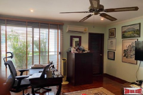 Apartment in Bangkok, Thailand 3 bedrooms № 125638 - photo 11